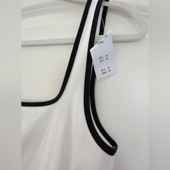 NWT Abercrombie & Fitch Ribbed White Tank Top with Black Trim - Picture 3 of 4